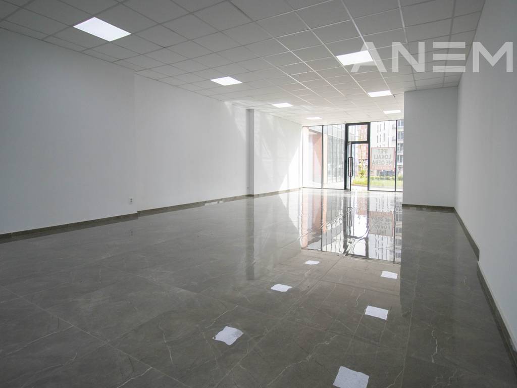 Lokal me qira 91m² në lagjen Mati 1