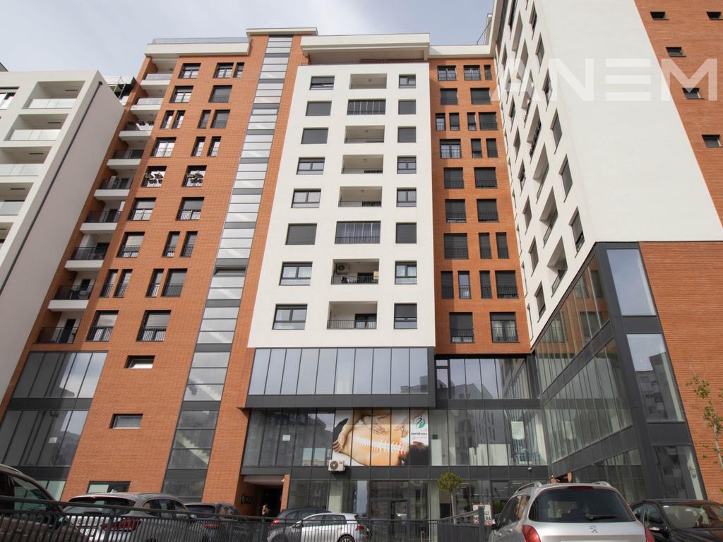 Lokal me qira 91m² në lagjen Mati 1