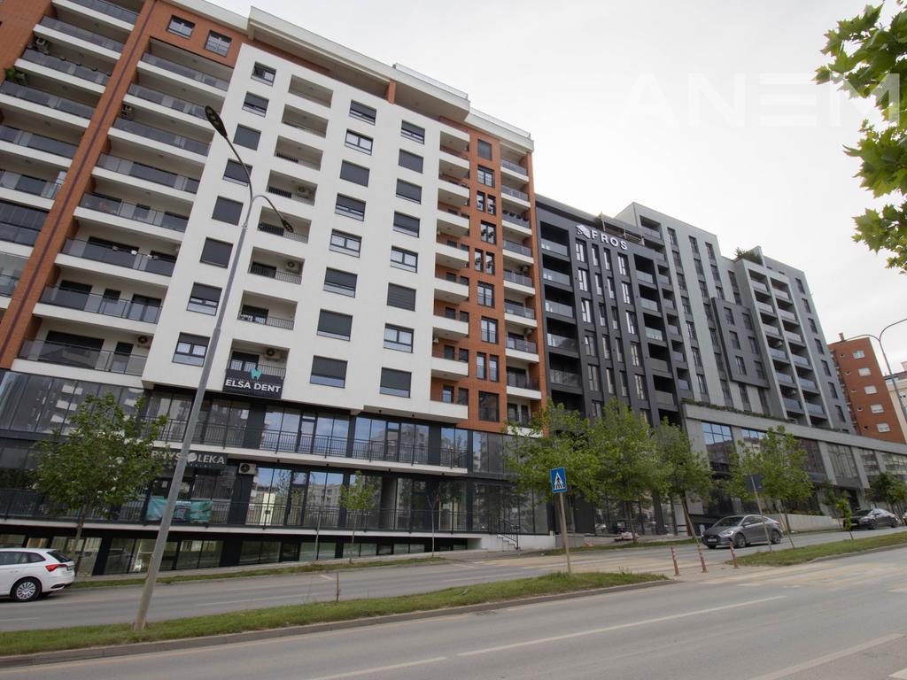Lokal me qira 91m² në lagjen Mati 1