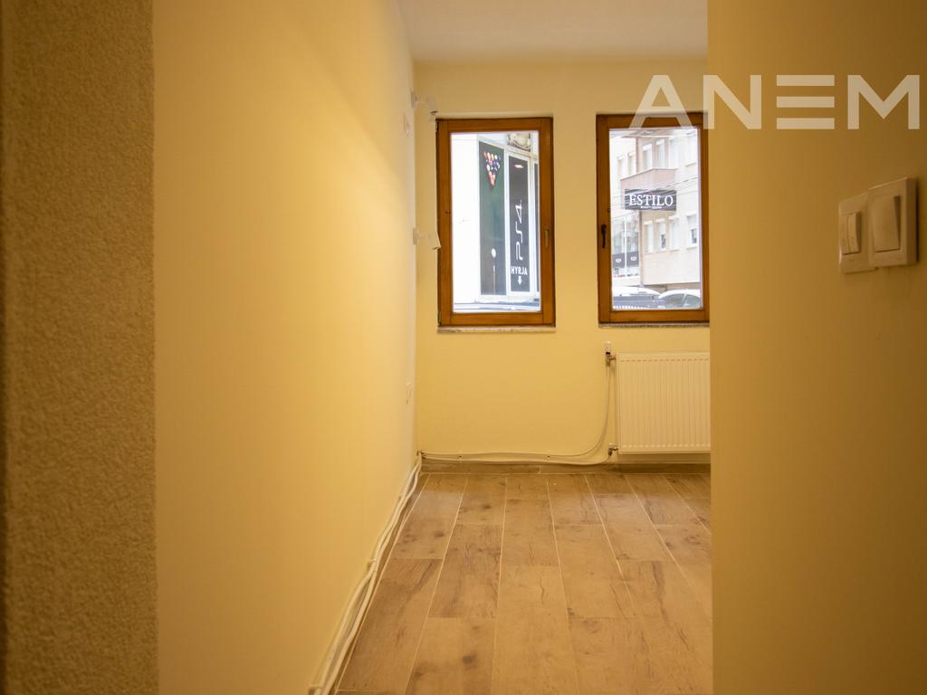Lokal me qira 160m² në Qendër