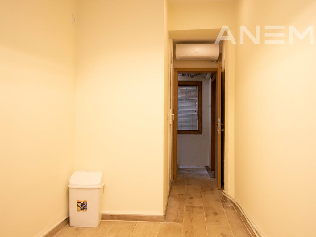 Lokal me qira 160m² në Qendër