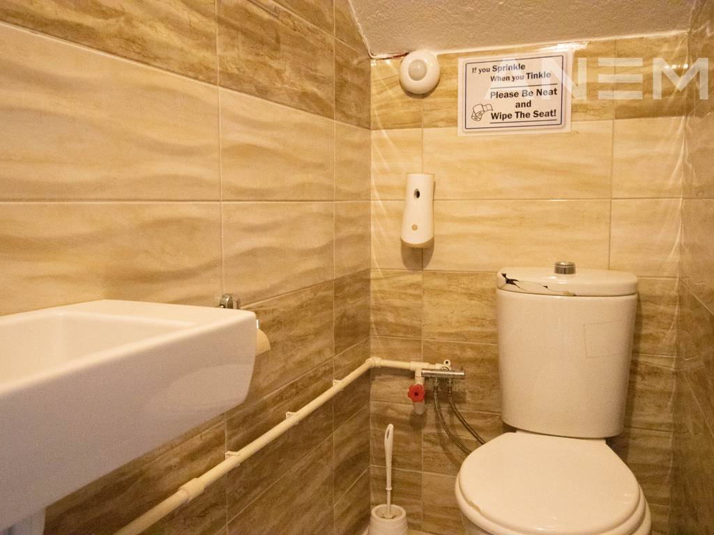 Lokal me qira 160m² në Qendër
