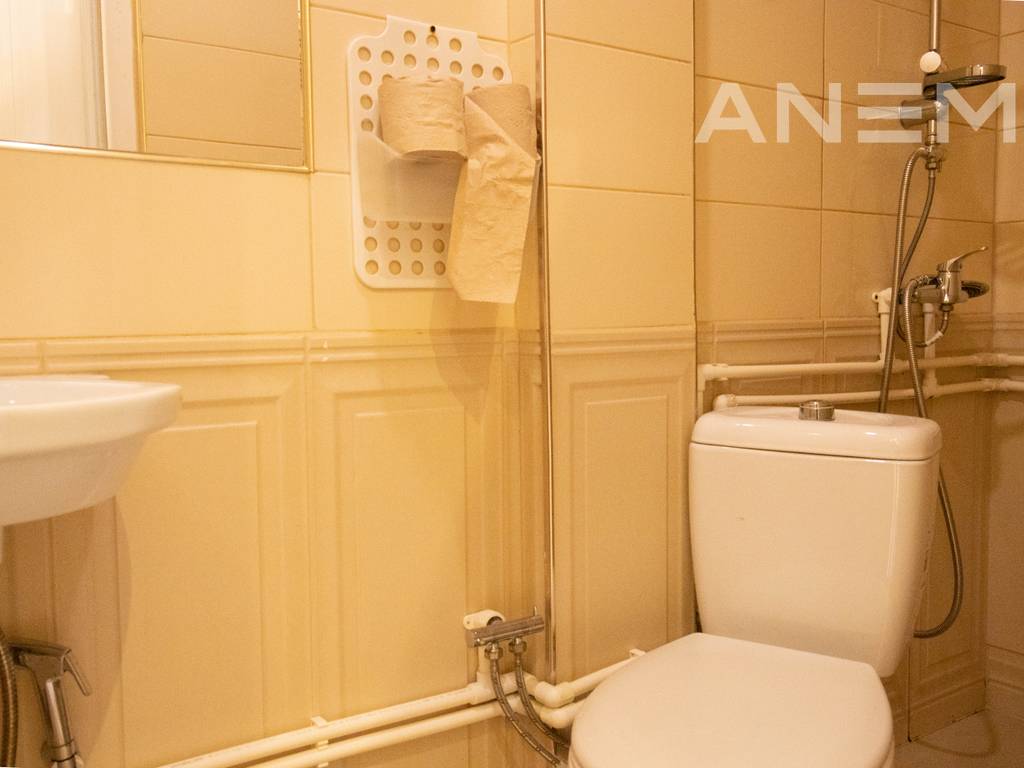 Lokal me qira 160m² në Qendër