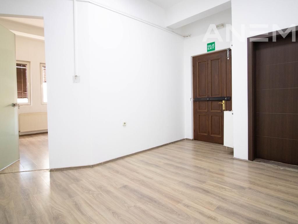 Commercial space for rent 150m² in the Center