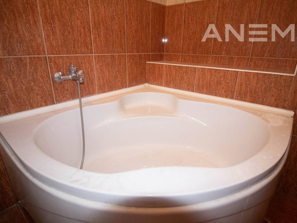 Commercial space for rent 150m² in the Center