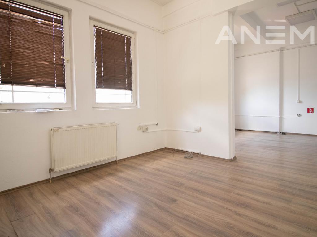 Commercial space for rent 150m² in the Center