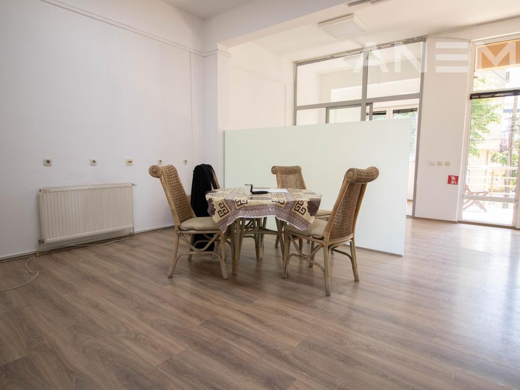 Commercial space for rent 150m² in the Center