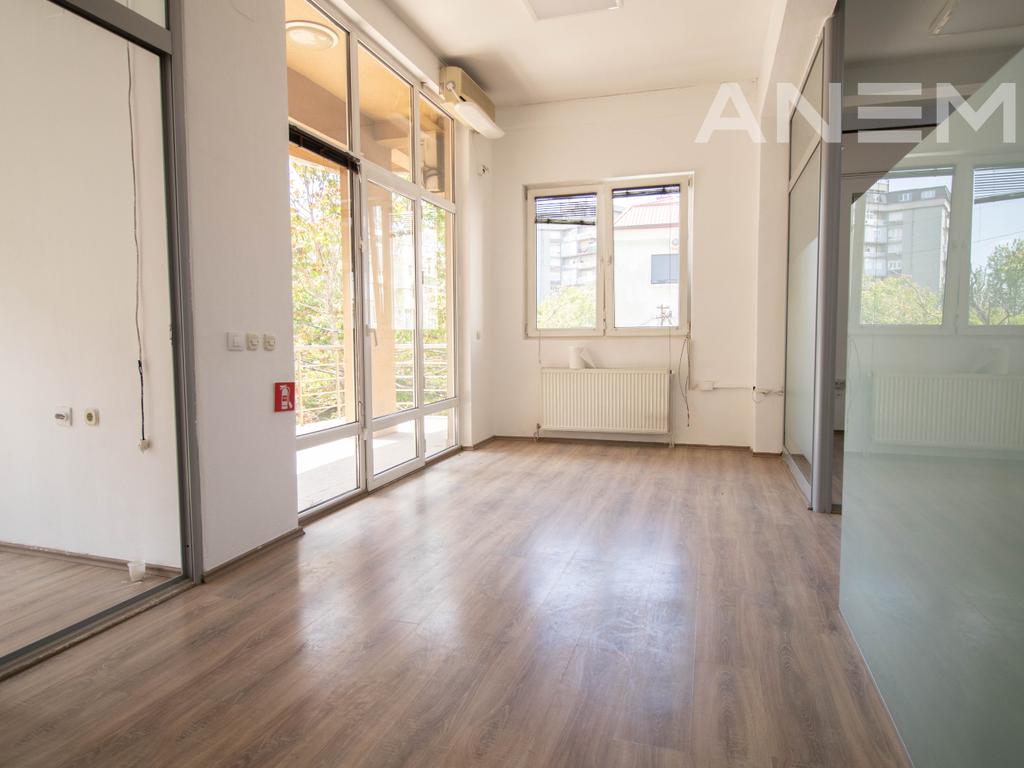 Commercial space for rent 150m² in the Center