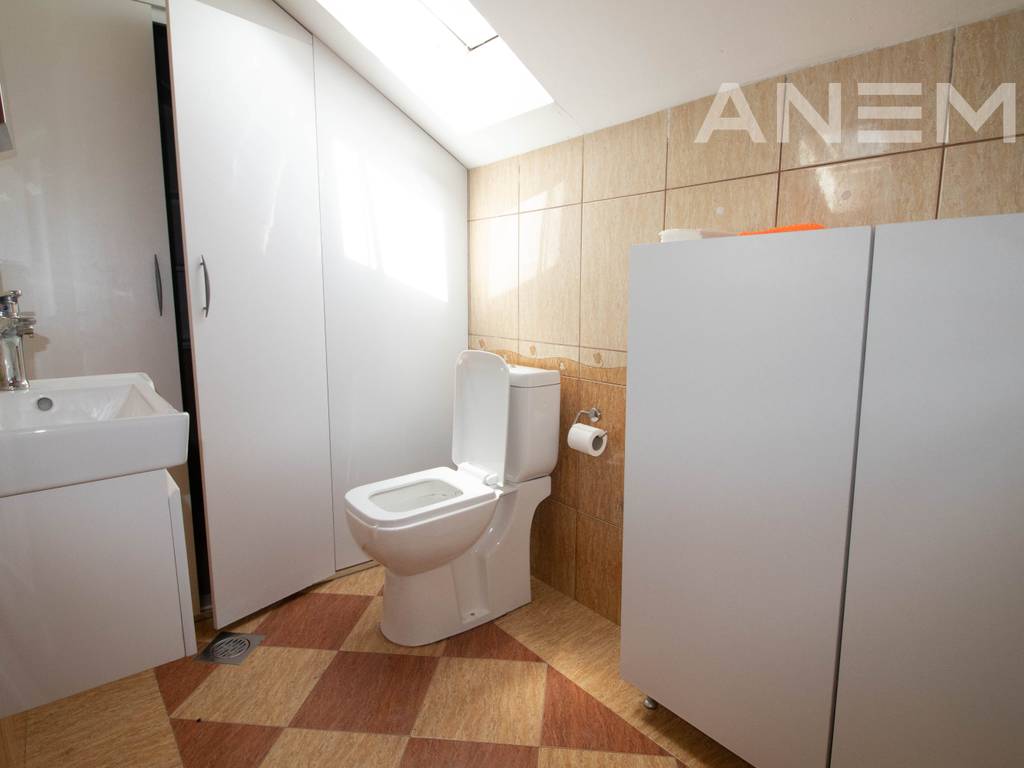 Lokal me qira 150m² në Qendër