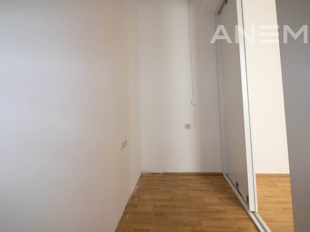 Lokal me qira 150m² në Qendër