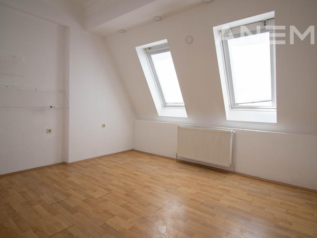 Lokal me qira 150m² në Qendër