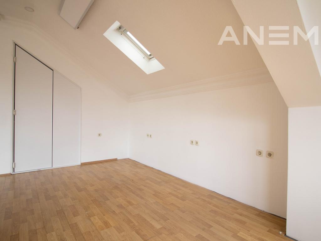 Lokal me qira 150m² në Qendër