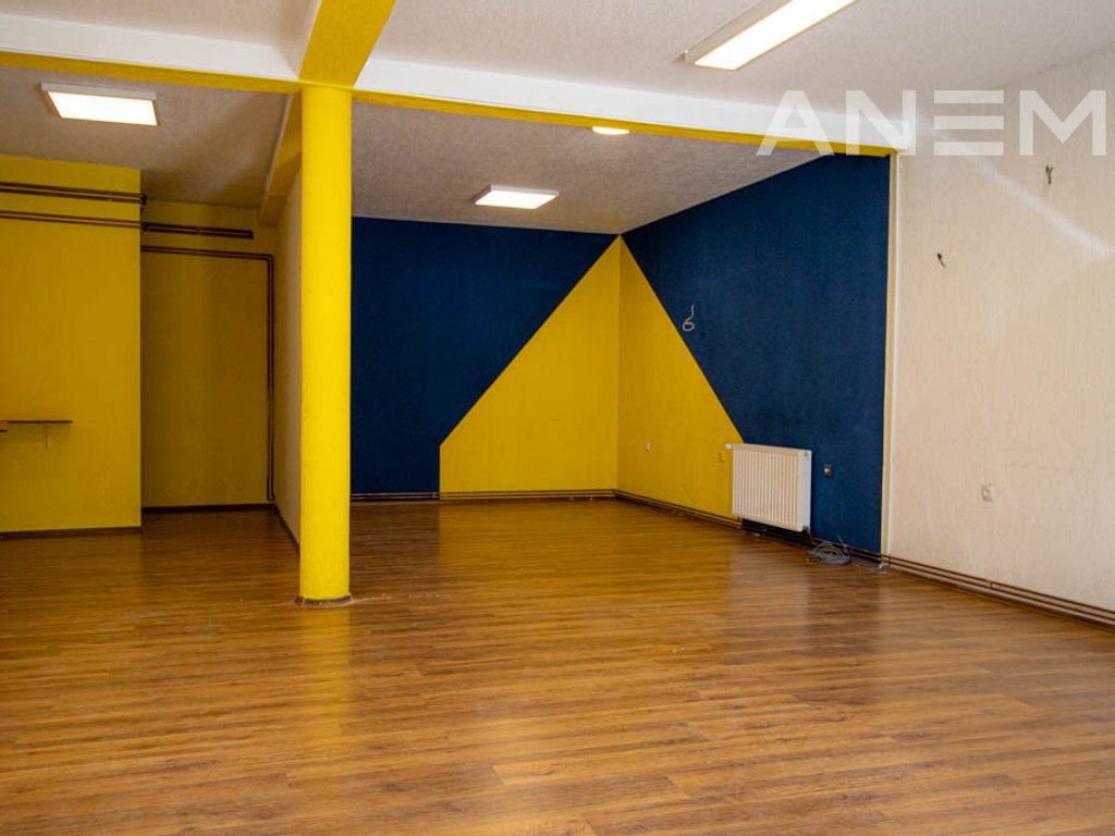 Commercial space for rent with 1 workspace in the Center1