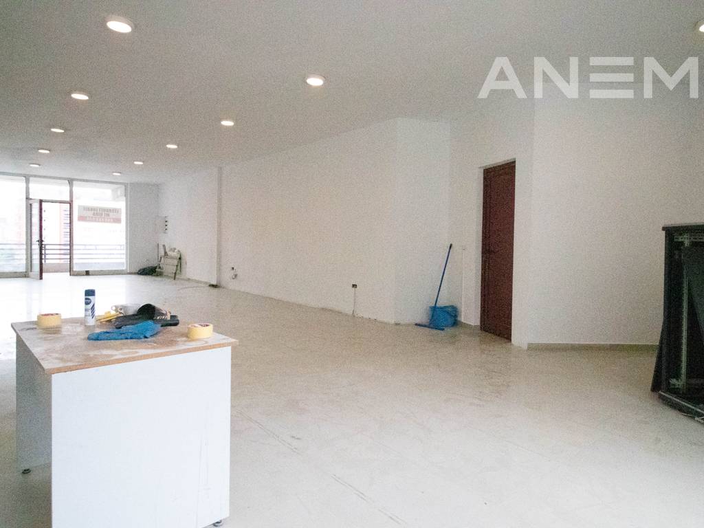 Commercial space for rent 90m² in the Arbëria neighborhood