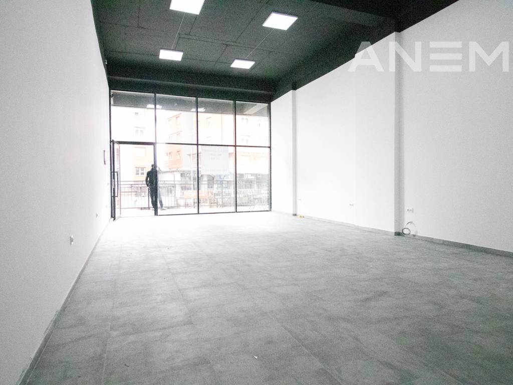 Commercial space for rent 72m² in the Arbëria neighborhood