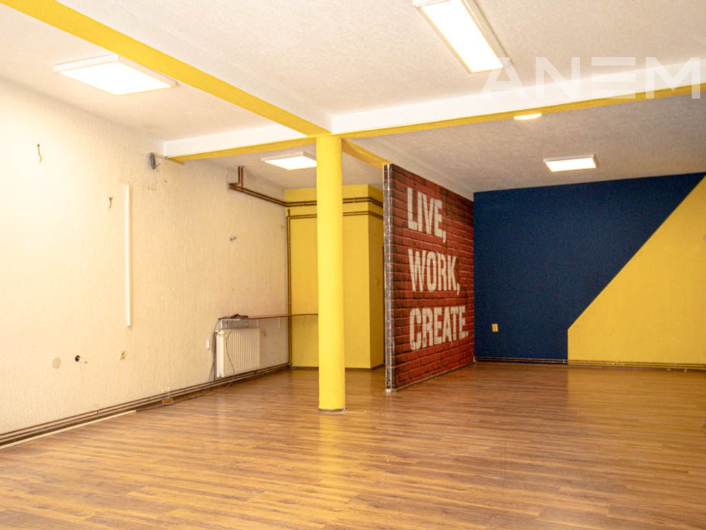 Commercial space for rent with 1 workspace in the Center