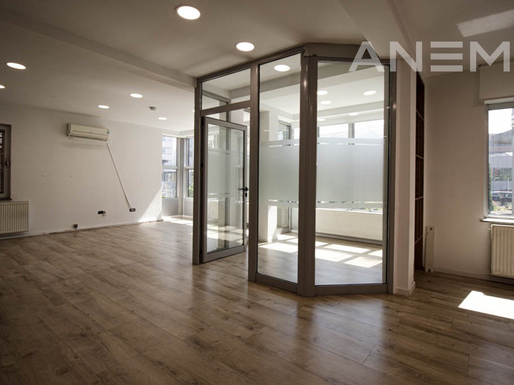 Building for rent 500m² in the Center of Pristina