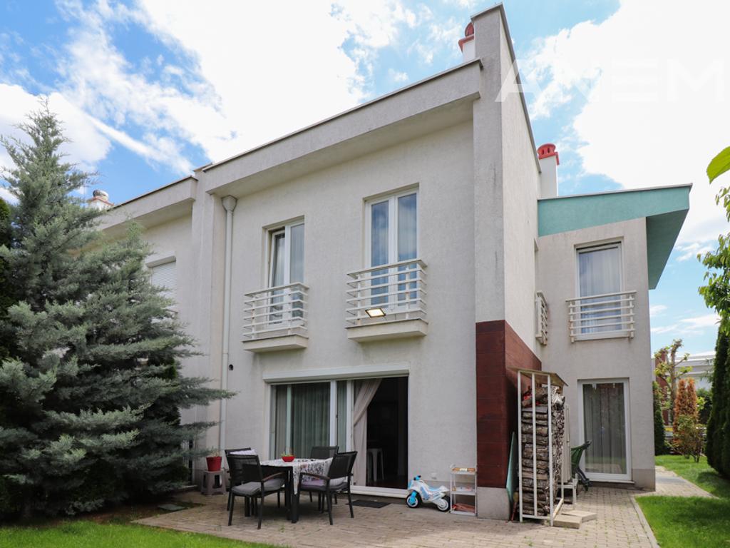 House for sale 174m² +42m² in the Marigona Residence neighborhood