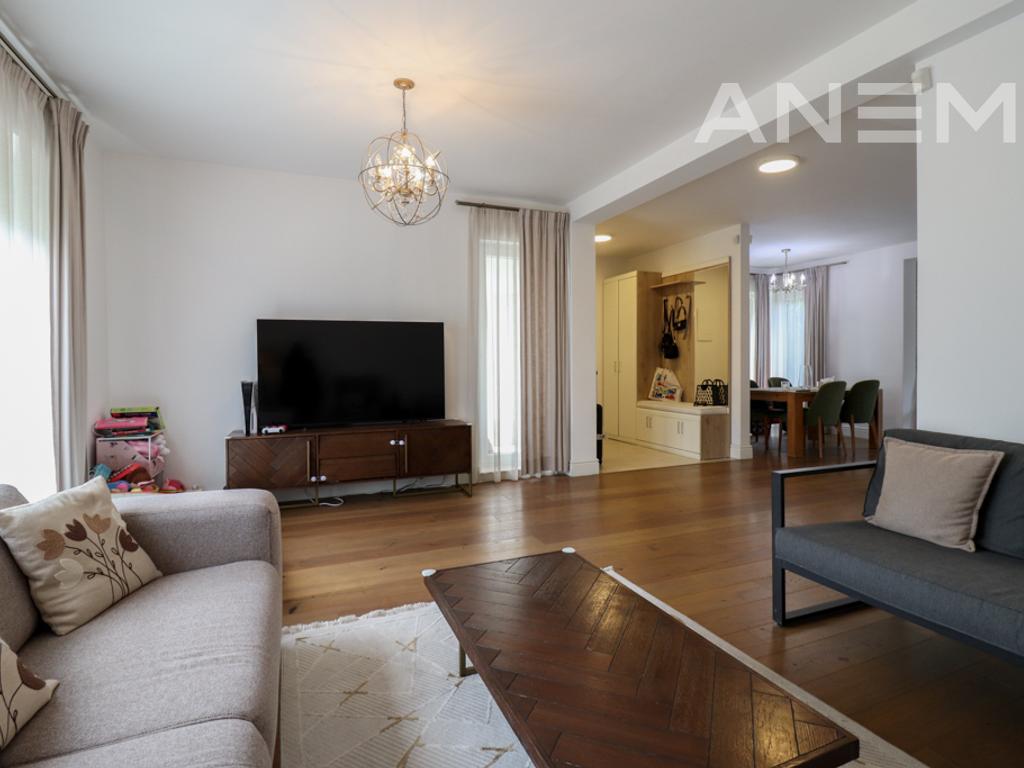 House for sale 174m² +42m² in the Marigona Residence neighborhood