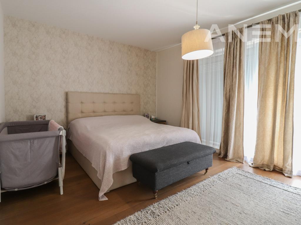 House for sale 174m² +42m² in the Marigona Residence neighborhood