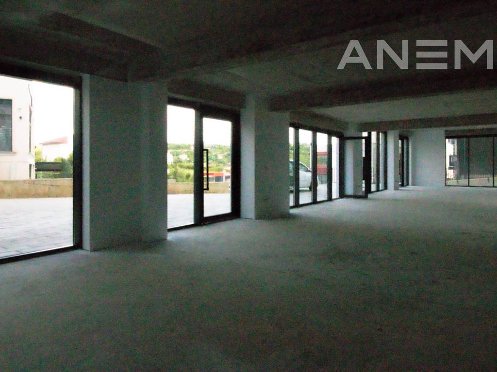 Commercial premises for sale 344m² in the Mati 1 neighborhood