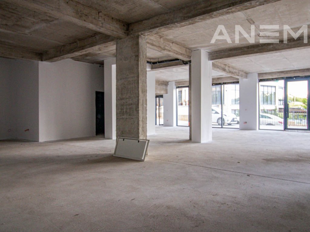 Commercial premises for sale 344m² in the Mati 1 neighborhood
