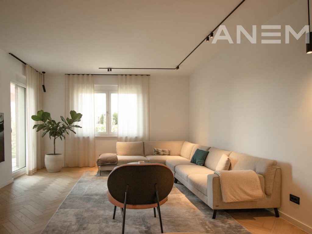 Shtëpi me qira me 4 dhoma gjumi në lagjen Qershia