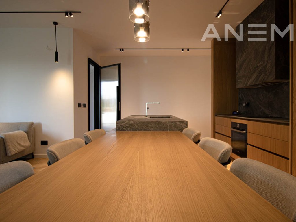 Shtëpi me qira me 4 dhoma gjumi në lagjen Qershia