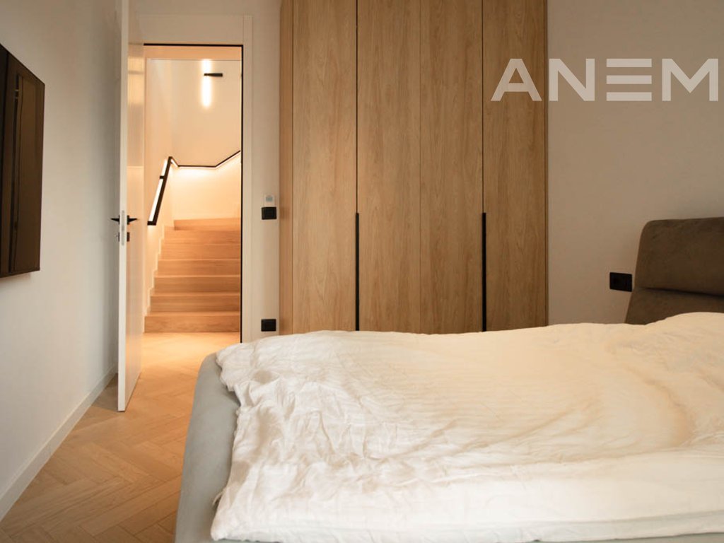 Shtëpi me qira me 4 dhoma gjumi në lagjen Qershia