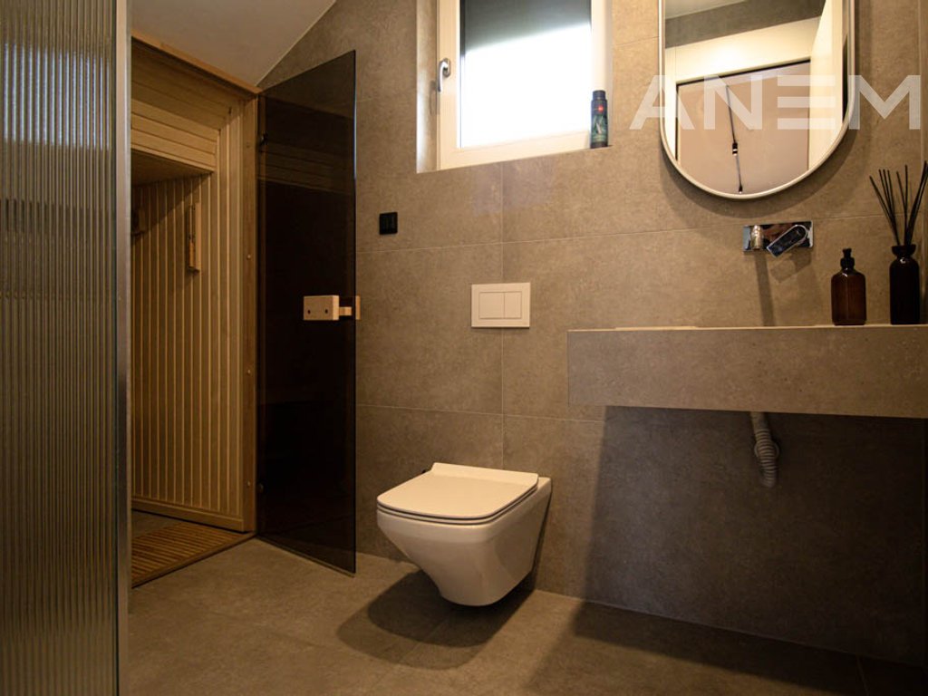 Shtëpi me qira me 4 dhoma gjumi në lagjen Qershia