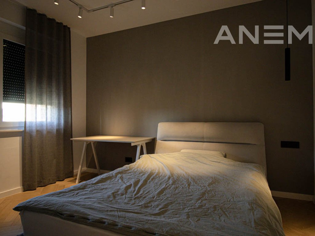 Shtëpi me qira me 4 dhoma gjumi në lagjen Qershia