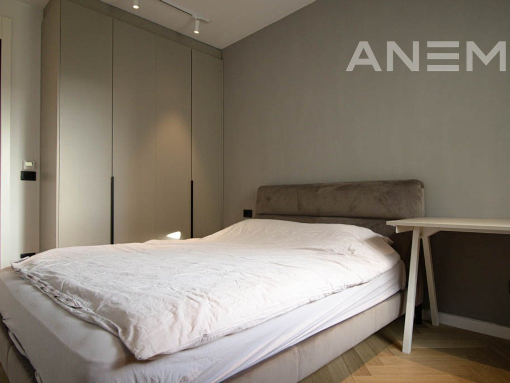 Shtëpi me qira me 4 dhoma gjumi në lagjen Qershia