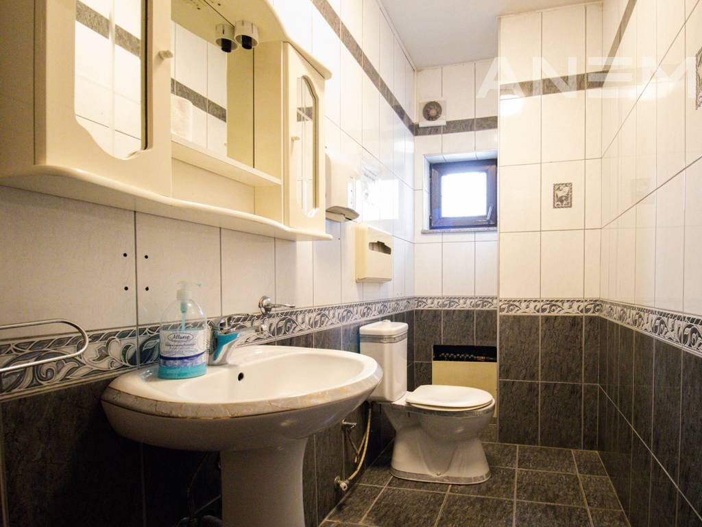 Zyre me qira me 10 hapësira pune në Qendër