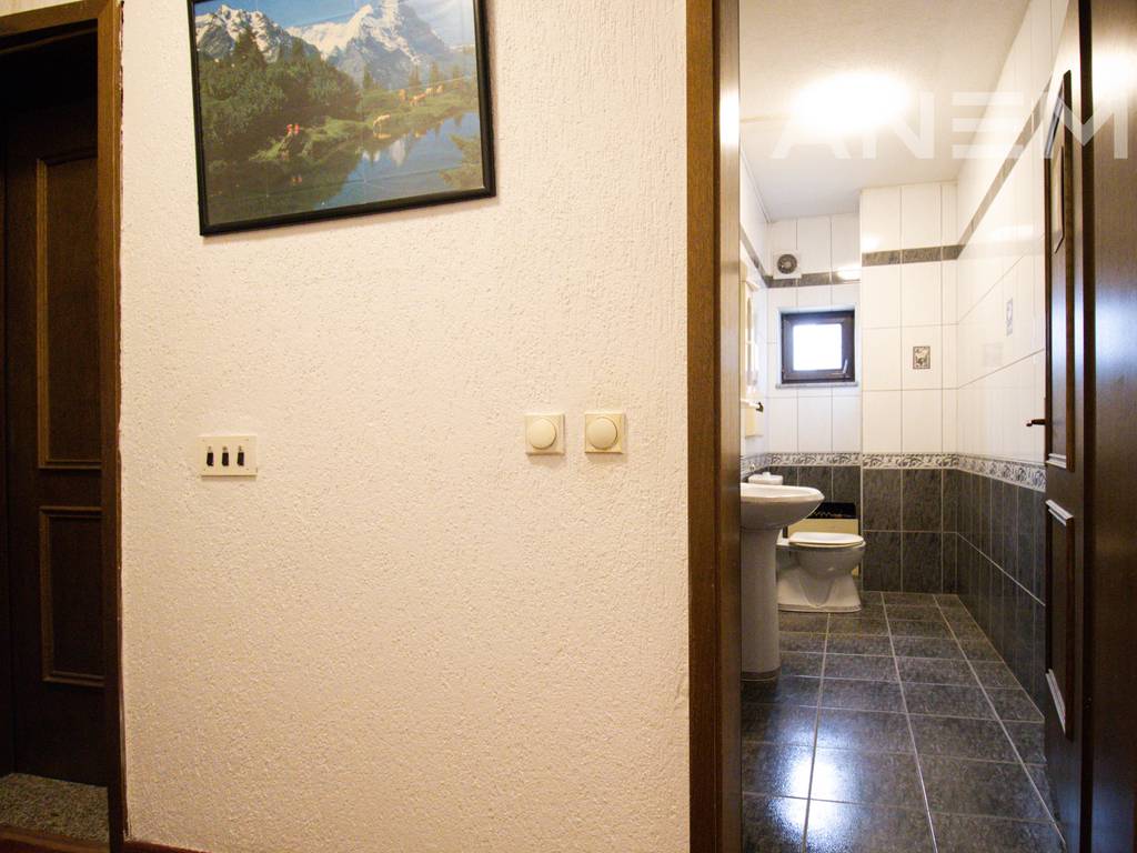 Zyre me qira me 10 hapësira pune në Qendër