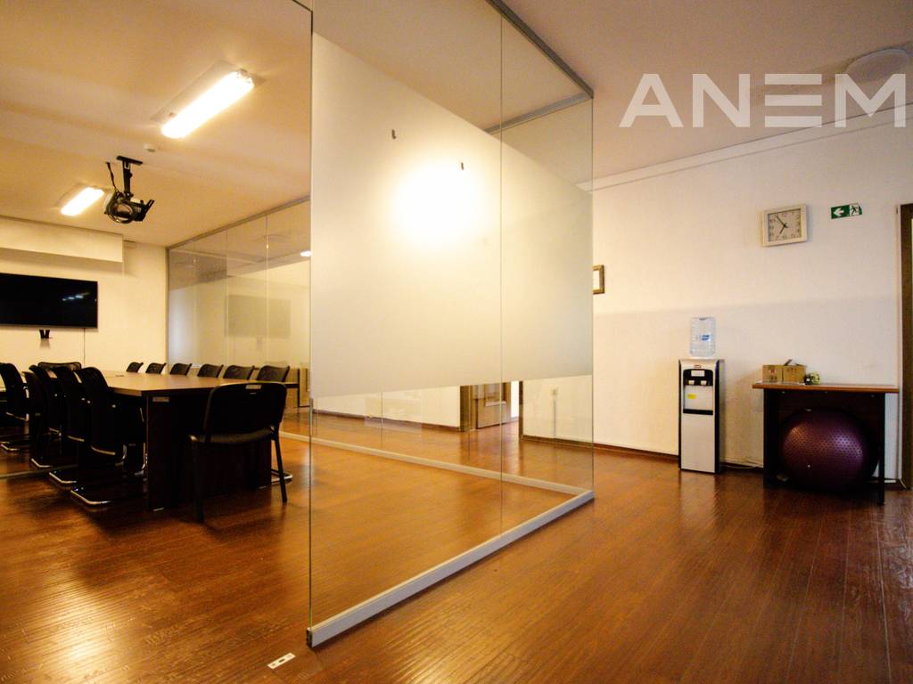 Zyre me qira me 10 hapësira pune në Qendër