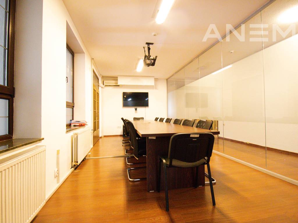 Zyre me qira me 10 hapësira pune në Qendër