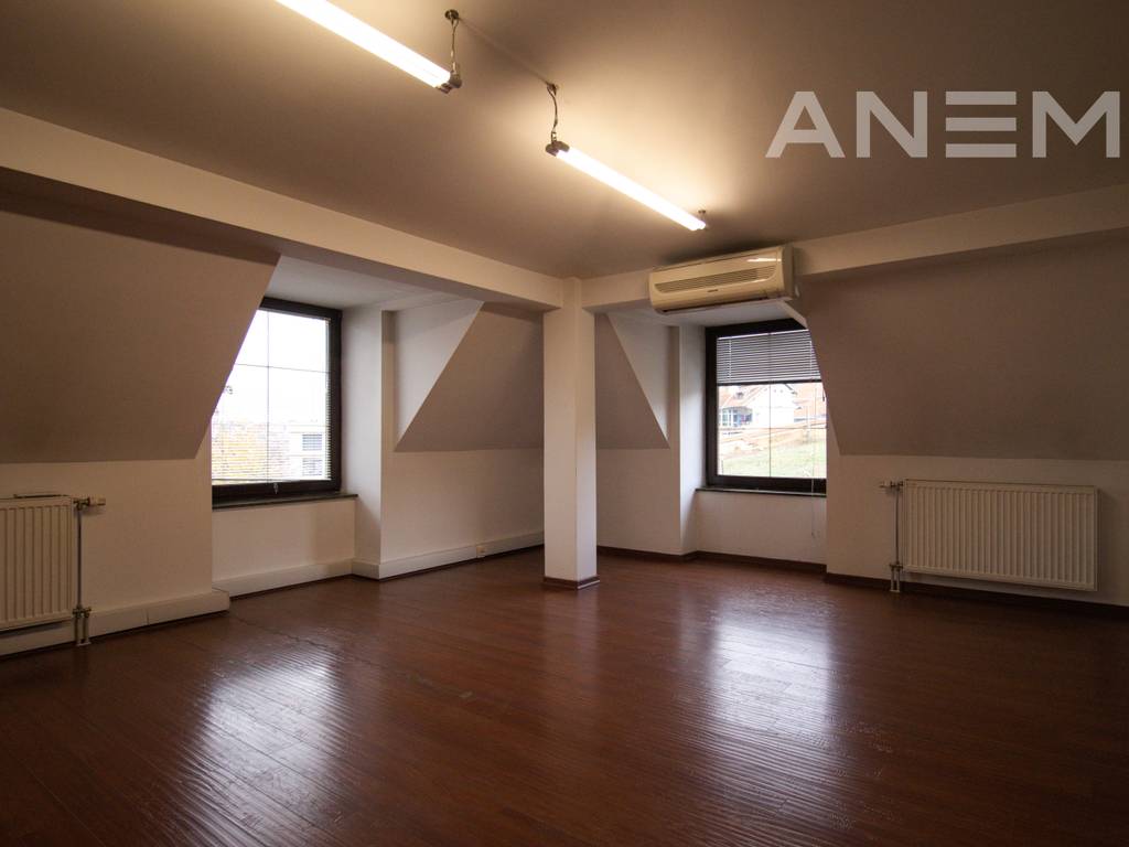 Zyre me qira me 10 hapësira pune në Qendër