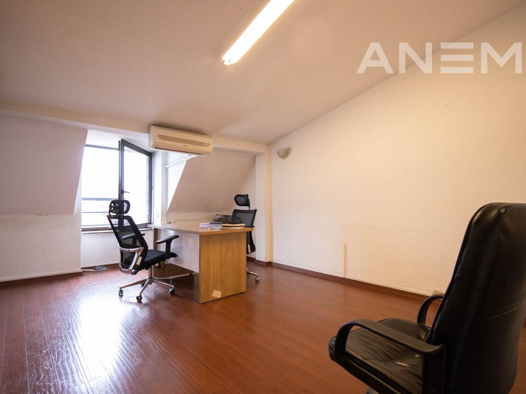 Zyre me qira me 10 hapësira pune në Qendër