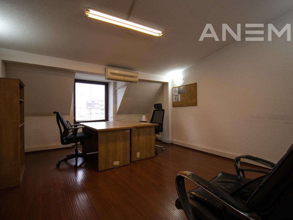 Zyre me qira me 10 hapësira pune në Qendër