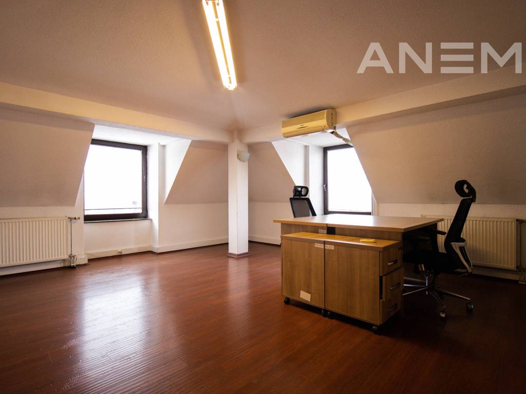 Zyre me qira me 10 hapësira pune në Qendër