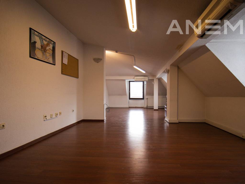 Zyre me qira me 10 hapësira pune në Qendër