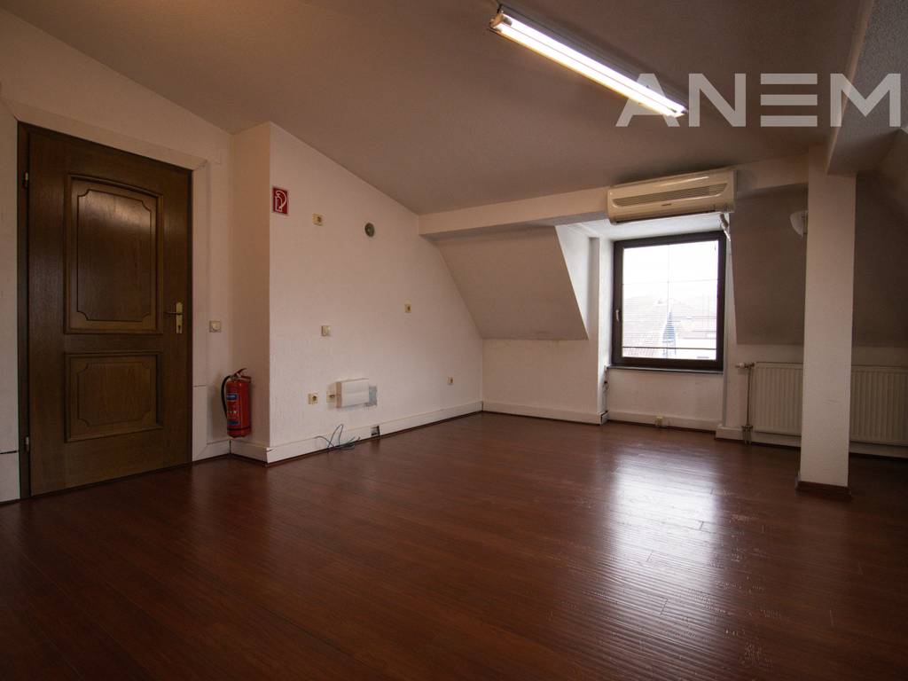 Zyre me qira me 10 hapësira pune në Qendër