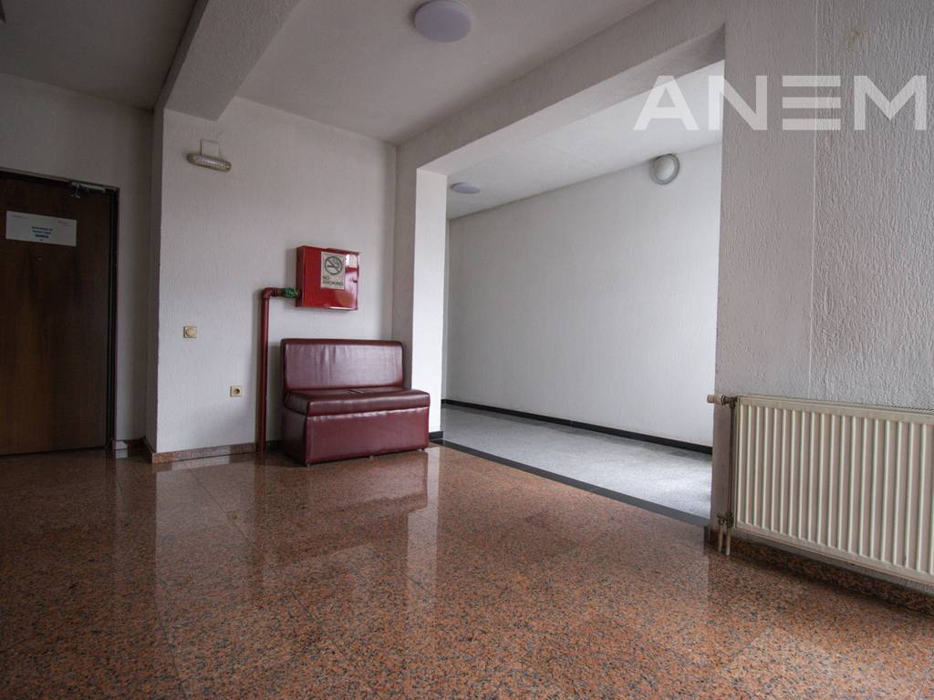 Zyre me qira me 10 hapësira pune në Qendër