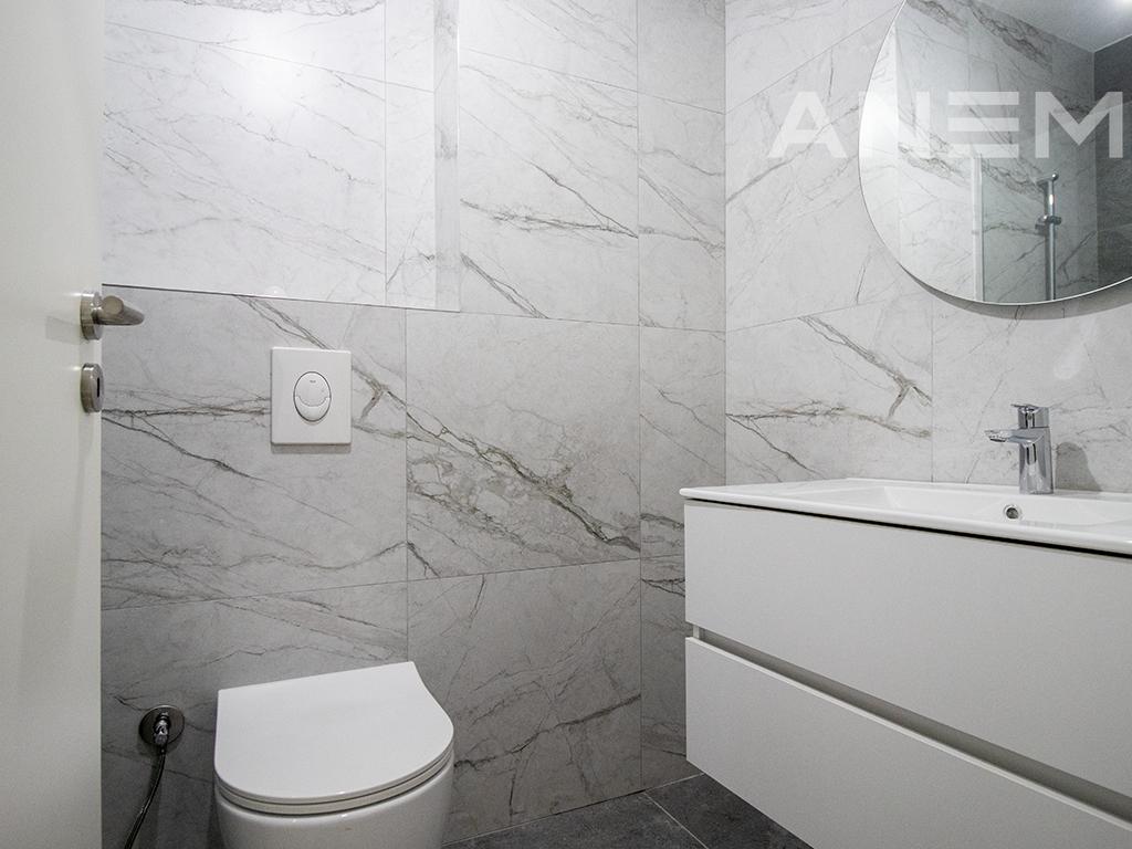 Office for rent with 4 workspaces in Lakrishtë