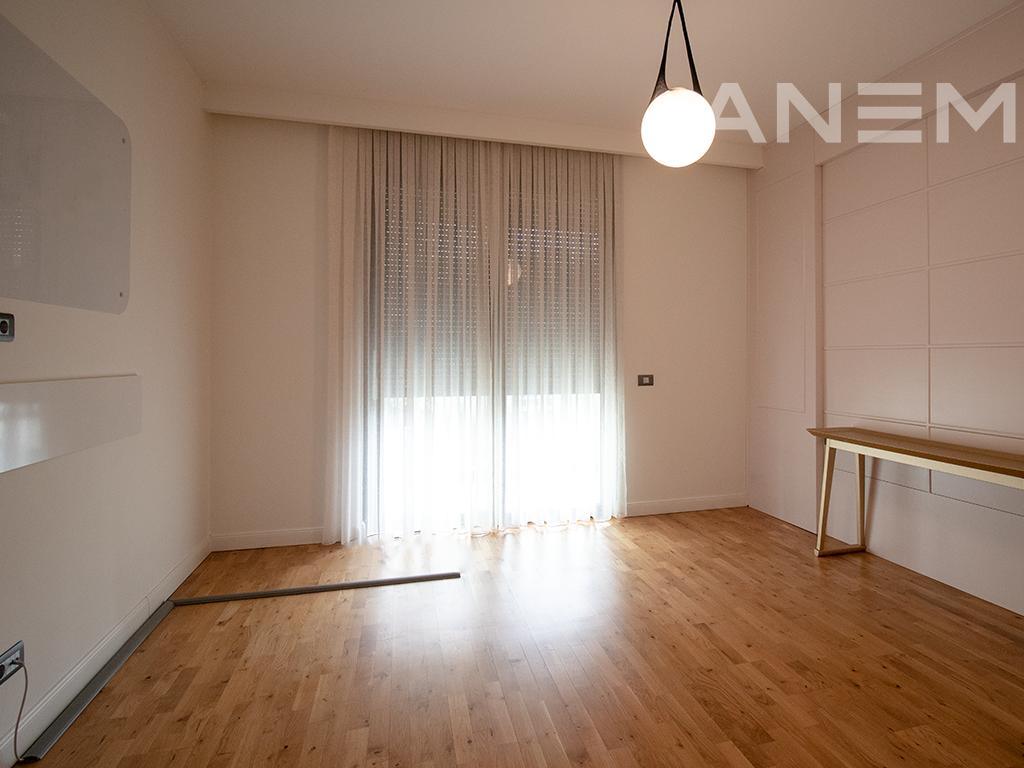 Zyre me qira me 4 hapësira në Aktash