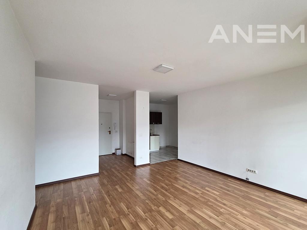 Office for rent with 3 workspaces in the Center