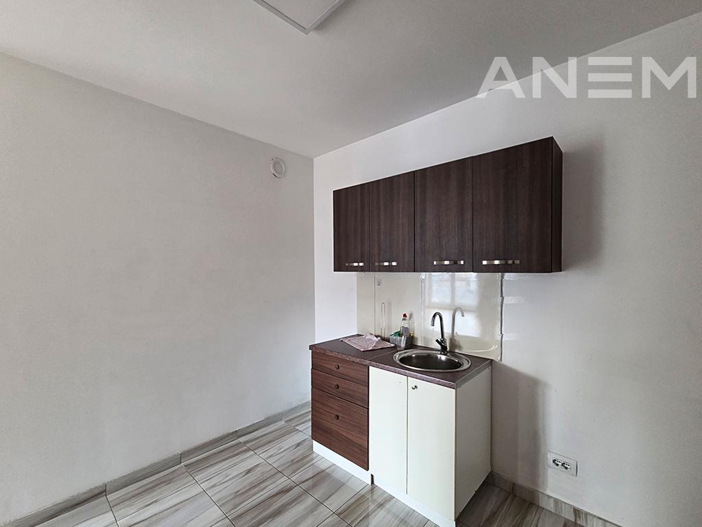 Office for rent with 3 workspaces in the Center