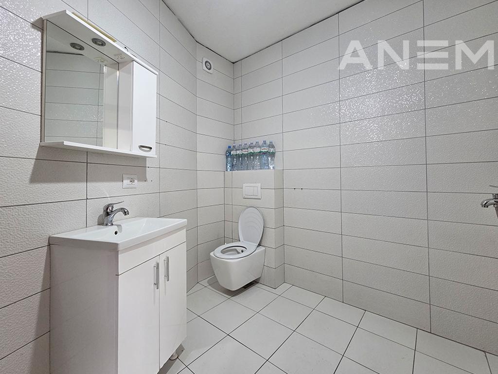 Office for rent with 3 workspaces in the Center