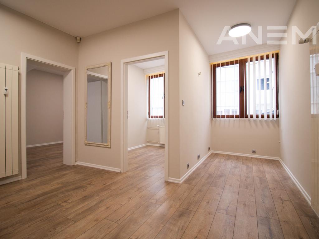 Zyre me qira me 4 hapësira pune