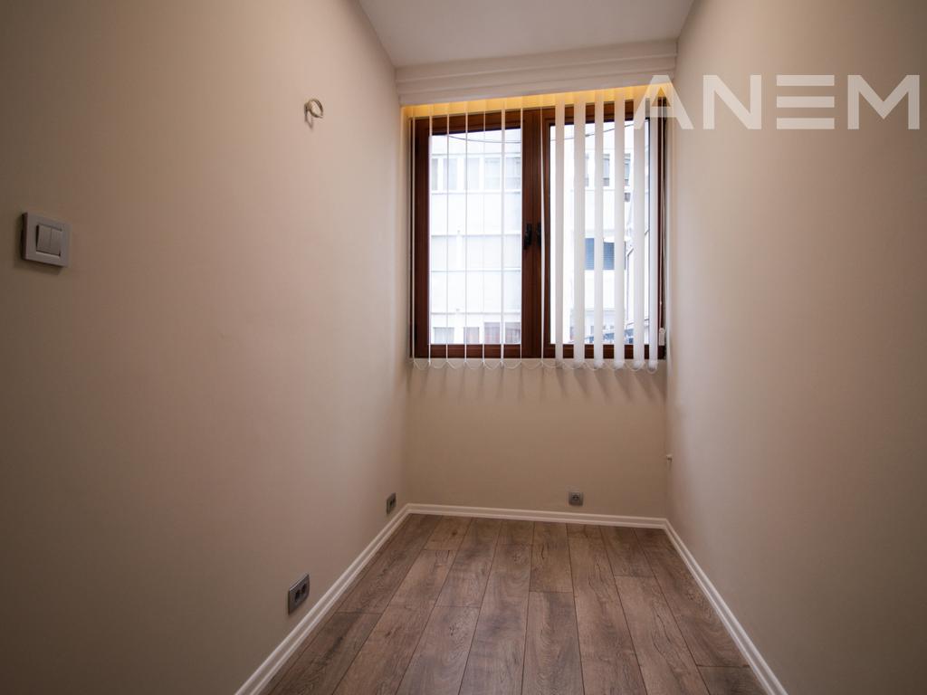 Zyre me qira me 4 hapësira pune